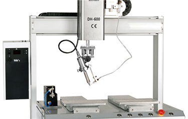 相比傳統(tǒng)手工業(yè)，自動焊錫機給生產(chǎn)制造業(yè)帶來了哪些便利？